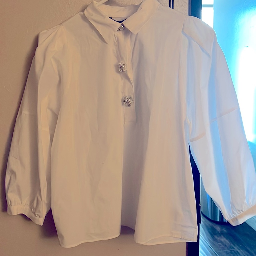 Zara White jeweled button dress short. Balloon sleeves that are 3/4 length.